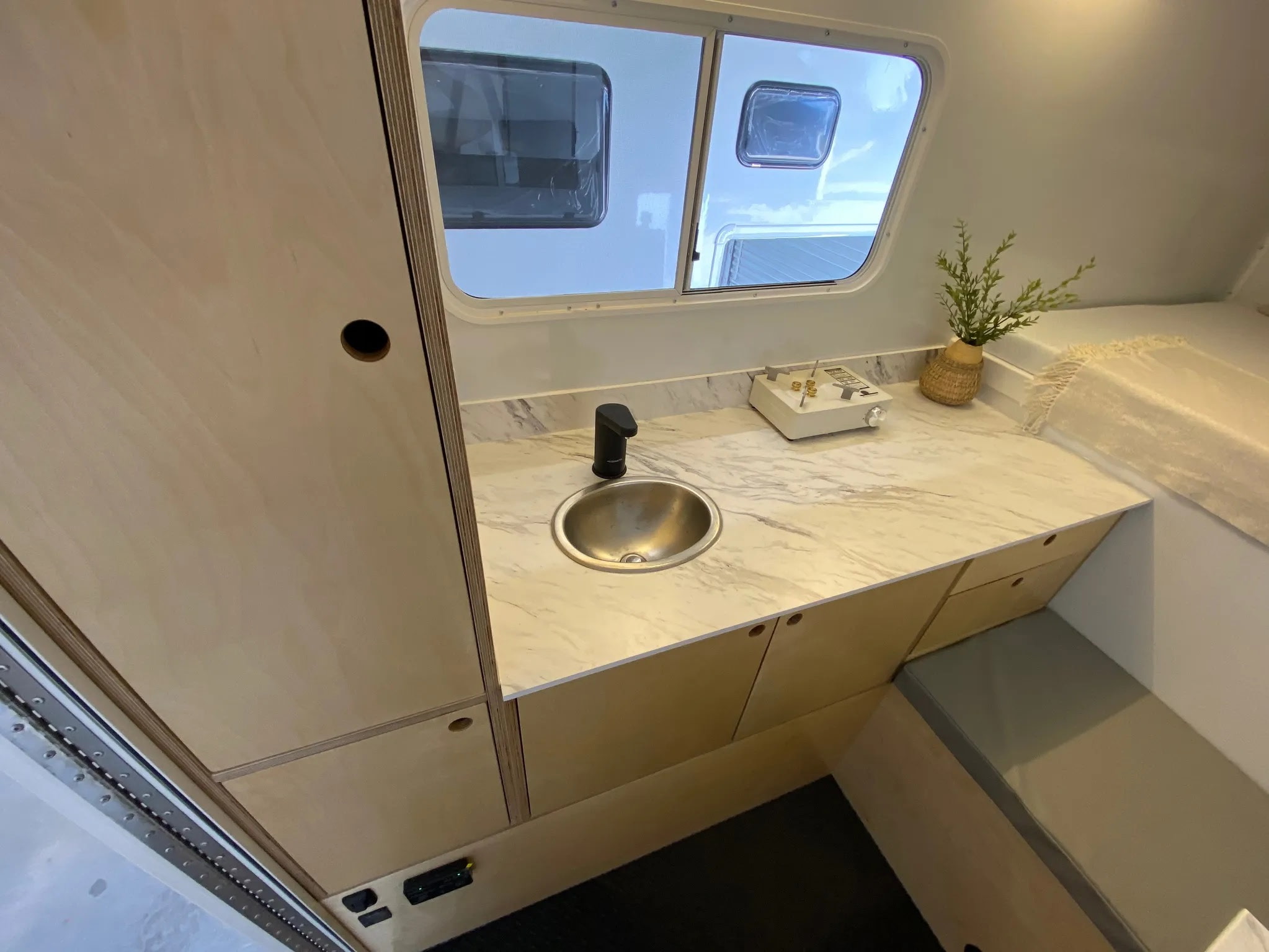 camper internal finished sink fancy